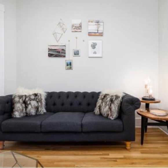 Couch for sale - Picture 1 of 3